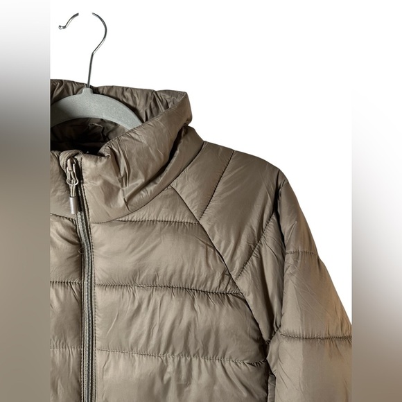 Primark Taupe Puffer Jacket Men’s Medium Lightweight Shower Resistant Zip Coat - Picture 2 of 7